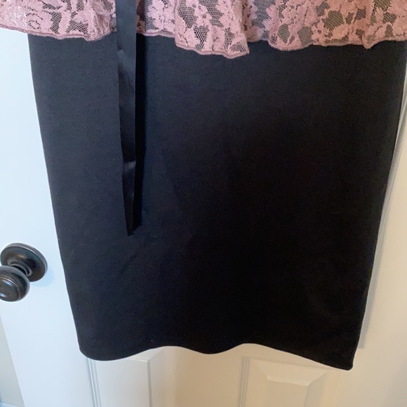 Celine Lace Dress - Picture 3 of 7